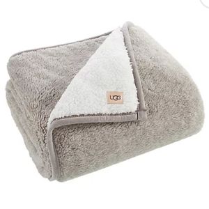 ugg pet throw